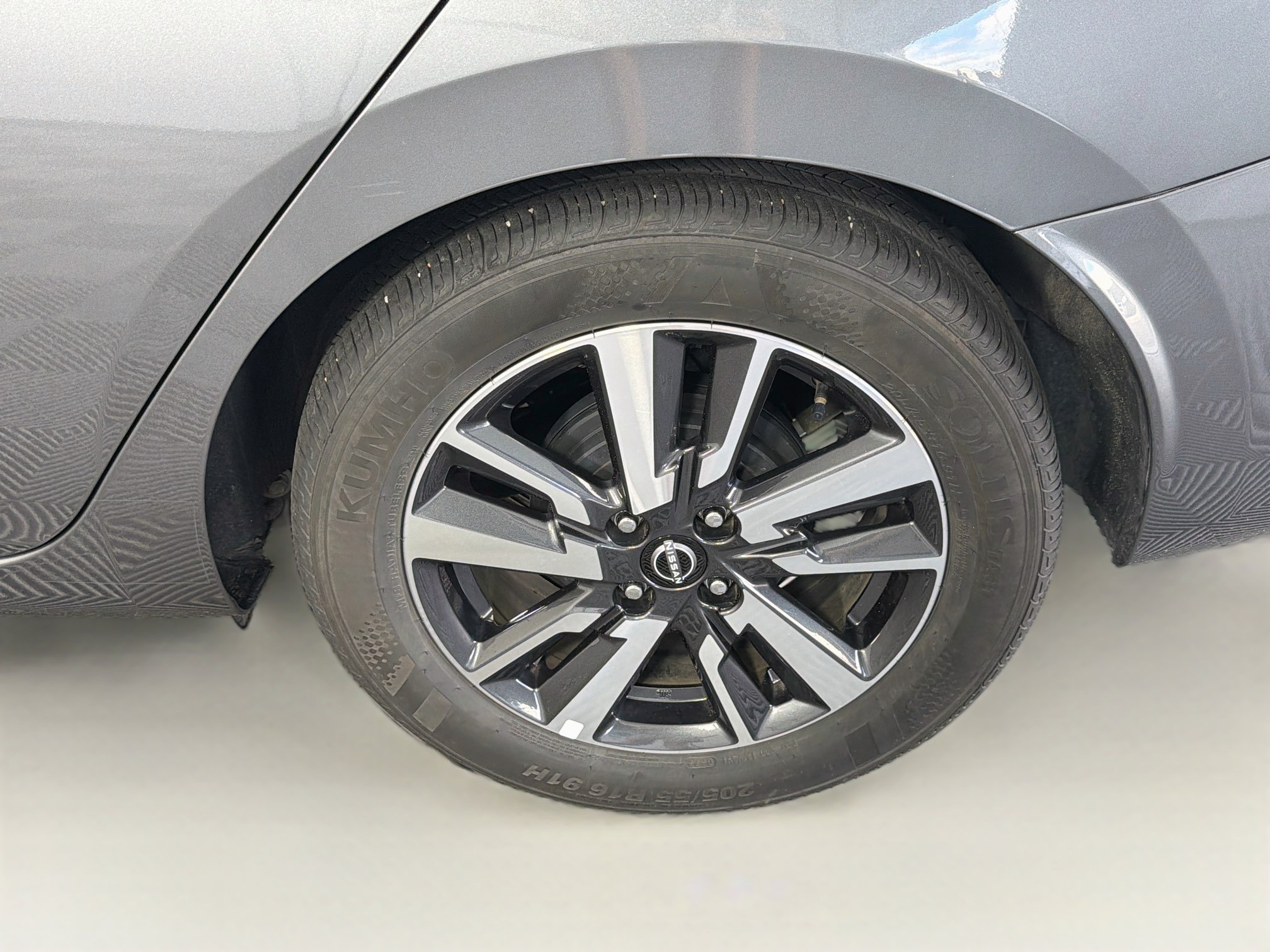 Used 2025 Nissan Versa SV FWD image 11