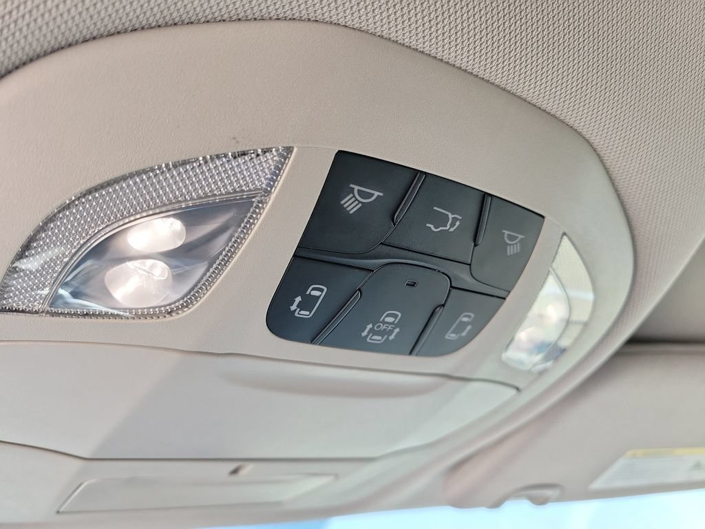 Used 2024 Chrysler Pacifica Touring-L FWD image 30
