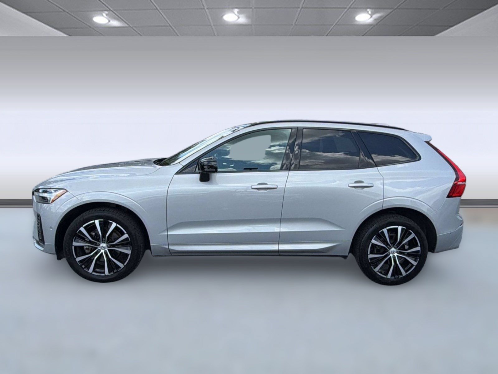 Certified 2024 Volvo XC60 B5 Plus AWD/4WD image 2