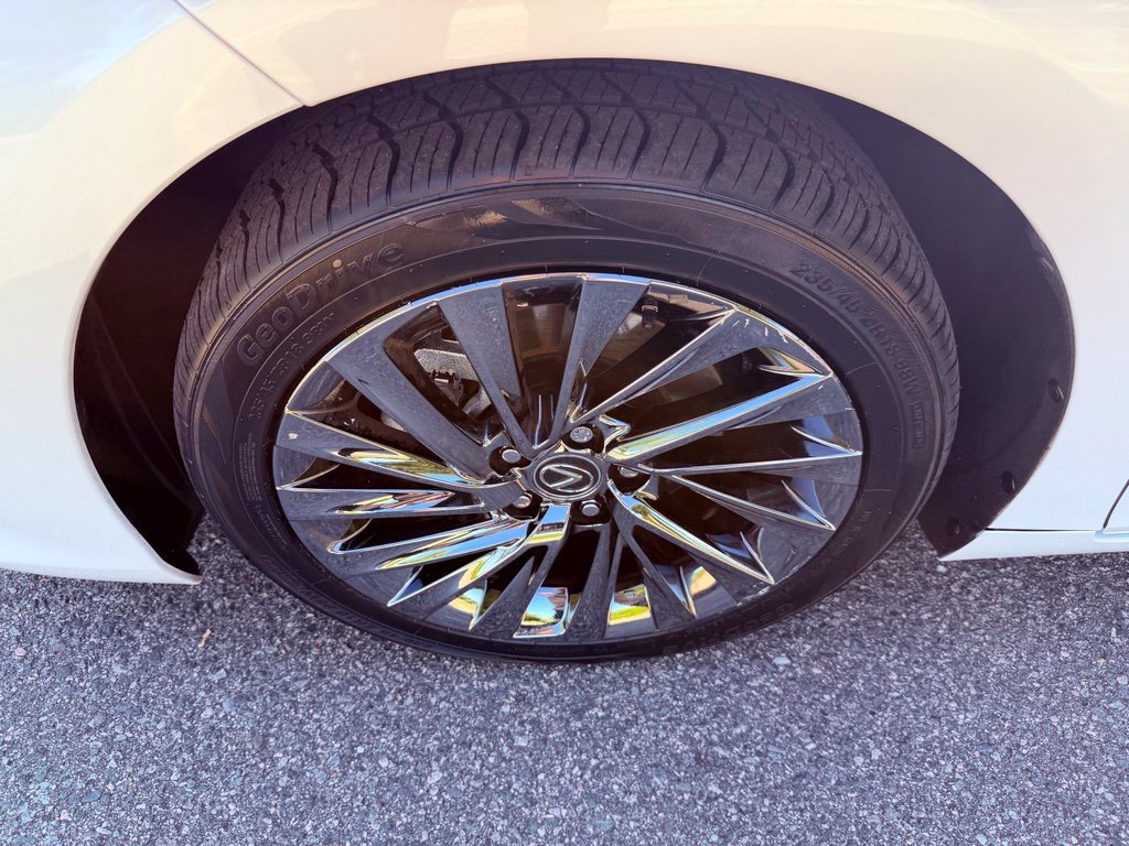 Certified 2025 Lexus ES 300h w/ Luxury Package FWD image 17