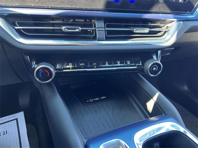 Used 2025 Chevrolet Equinox EV LT w/ Convenience Package image 25