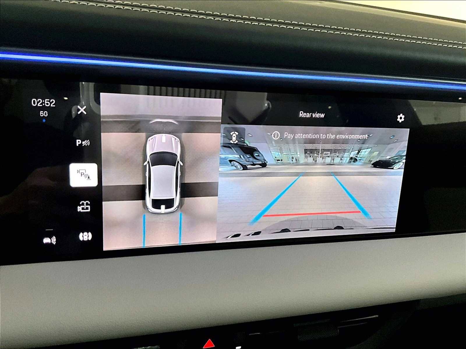 Used 2025 Porsche Macan 4 Electric image 27