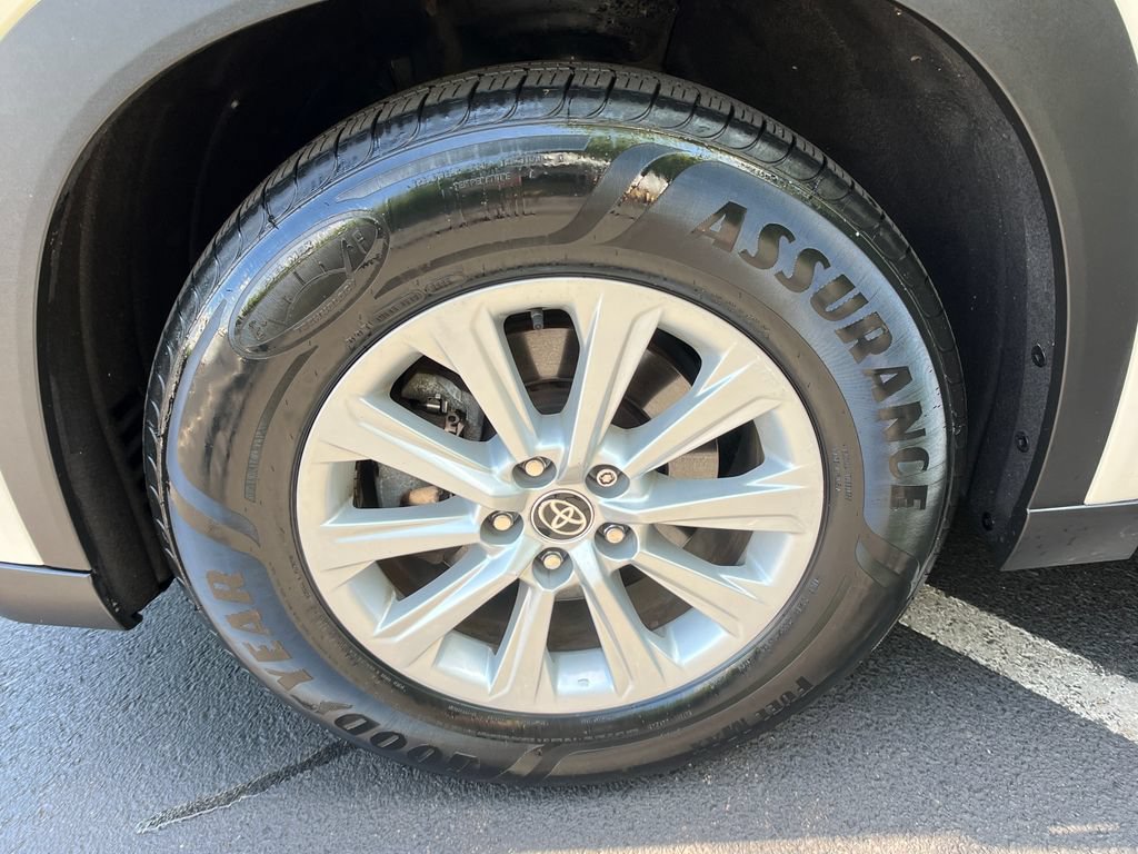 Certified 2024 Toyota Grand Highlander AWD image 25