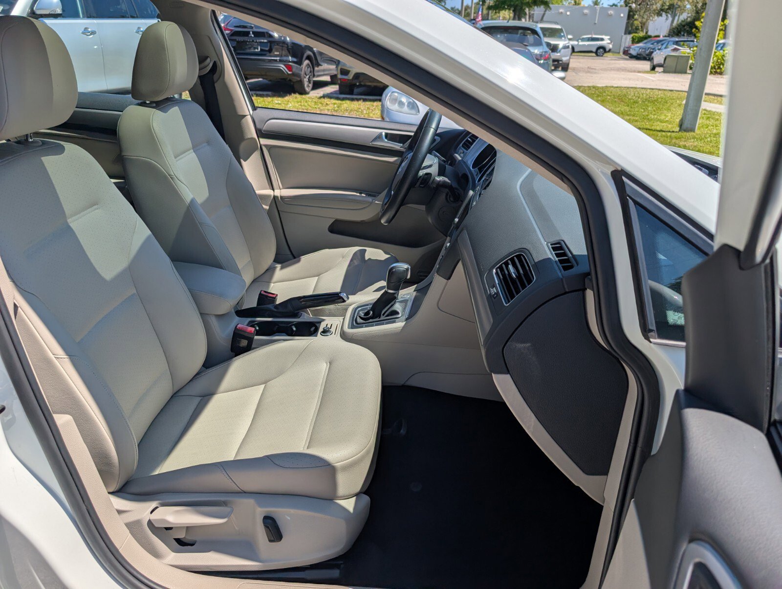 Used 2017 Volkswagen Golf Wolfsburg Edition image 21