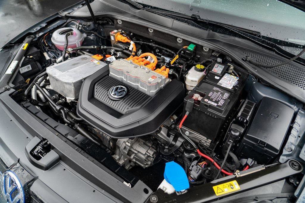 Used 2016 Volkswagen e-Golf SEL Premium image 31