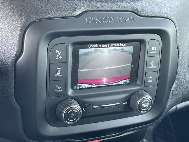 Used 2017 Jeep Renegade Latitude FWD image 19