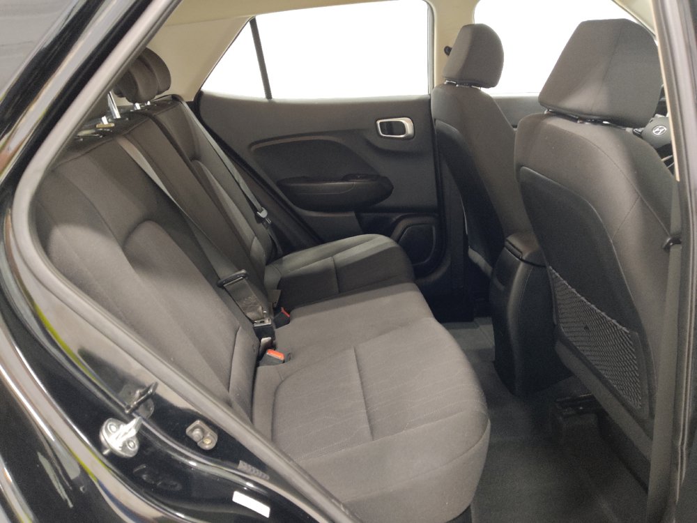 Used 2023 Hyundai Venue SE FWD image 19