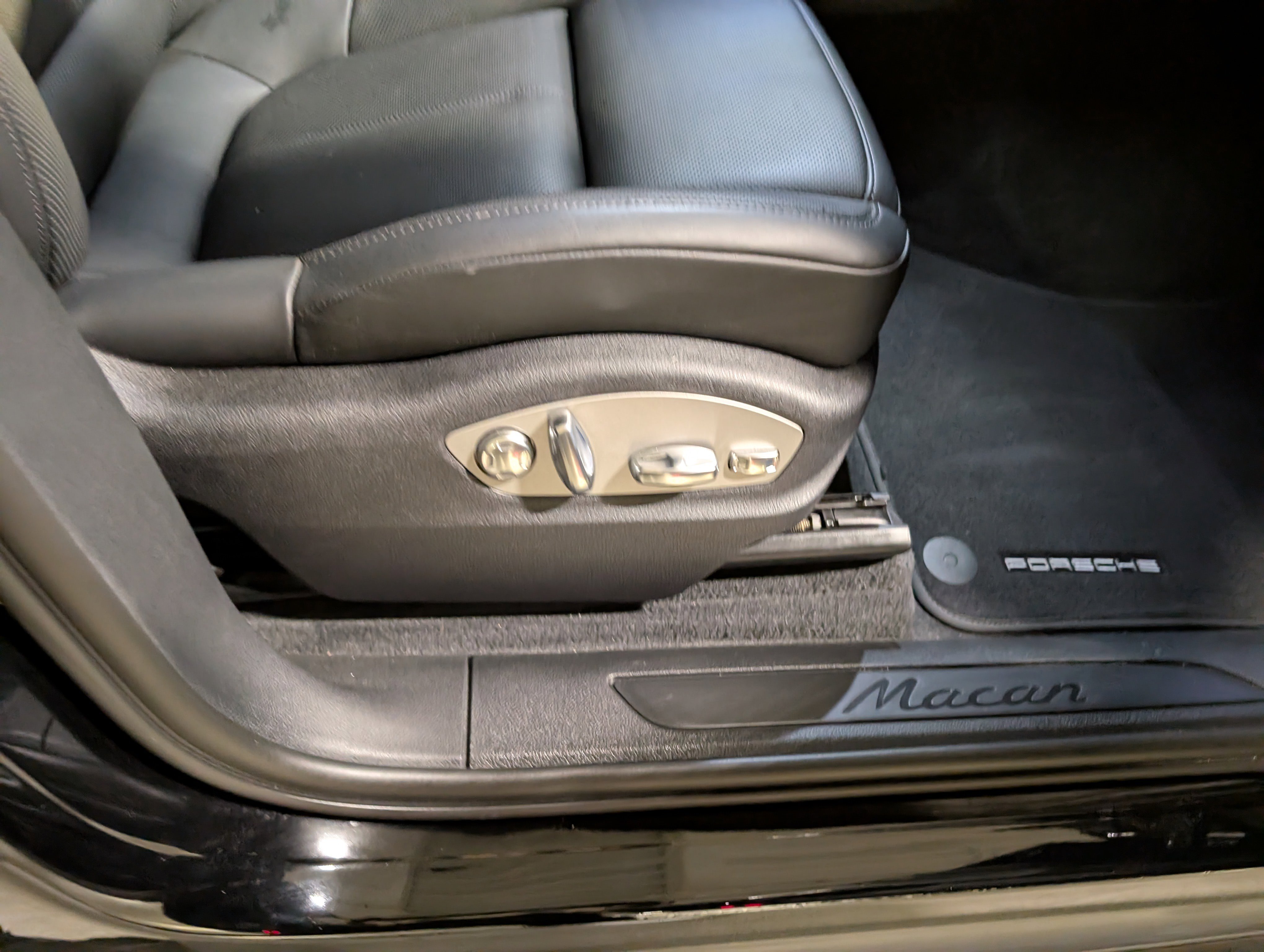 Used 2024 Porsche Macan image 26