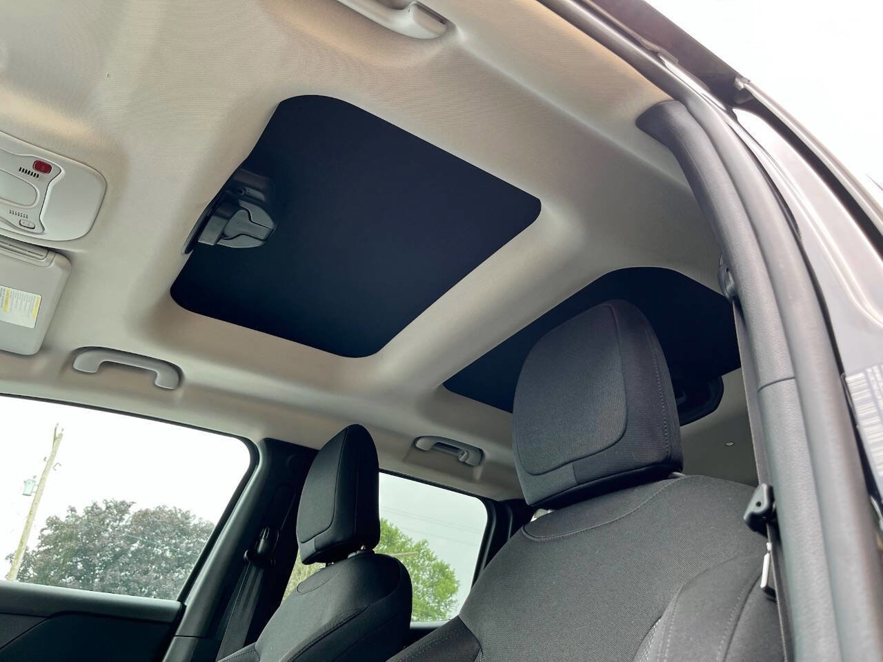 Used 2015 Jeep Renegade Latitude image 13