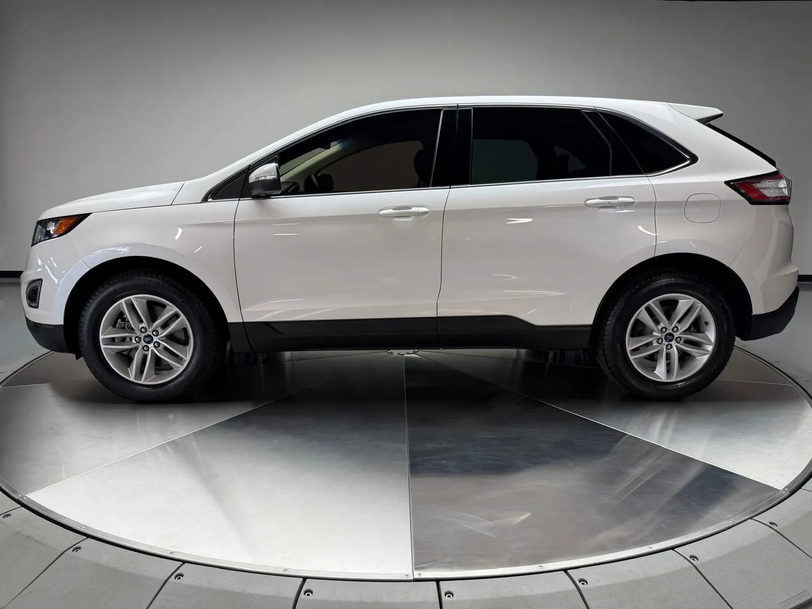 Used 2018 Ford Edge SEL w/ Equipment Group 201A AWD/4WD image 4