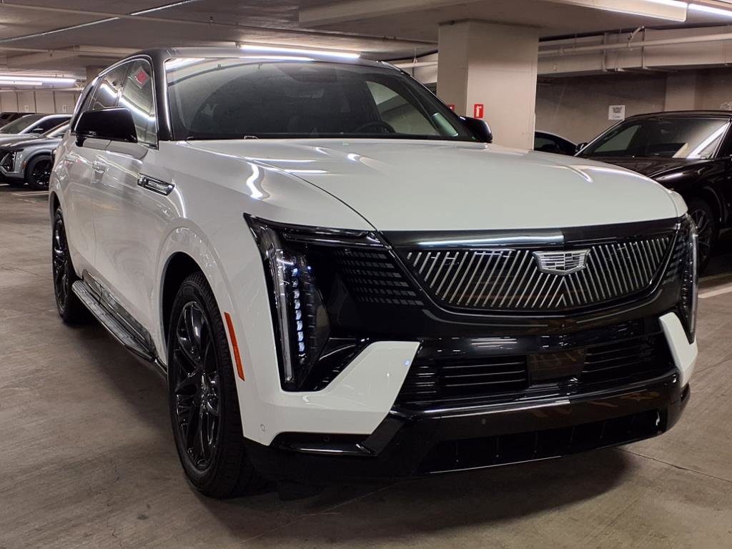 Used 2025 Cadillac Escalade IQ Sport 2 w/ LPO, ONYX Package image 3