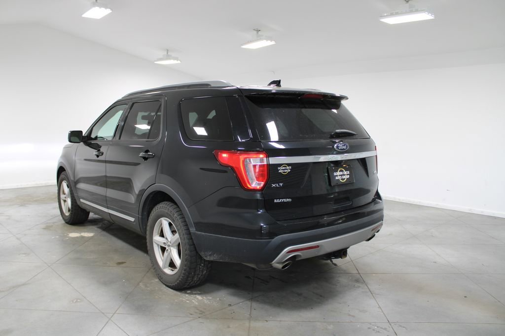 Used 2017 Ford Explorer XLT w/ Equipment Group 201A AWD/4WD image 7