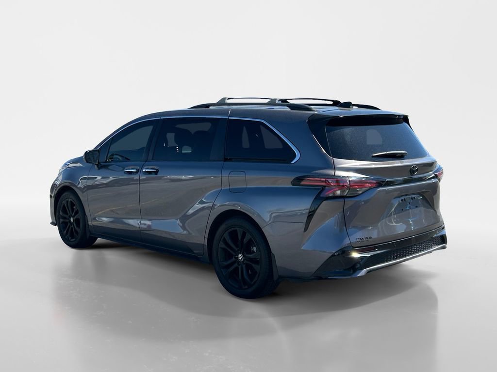 Used 2022 Toyota Sienna XSE w/ XSE Plus Package FWD image 3