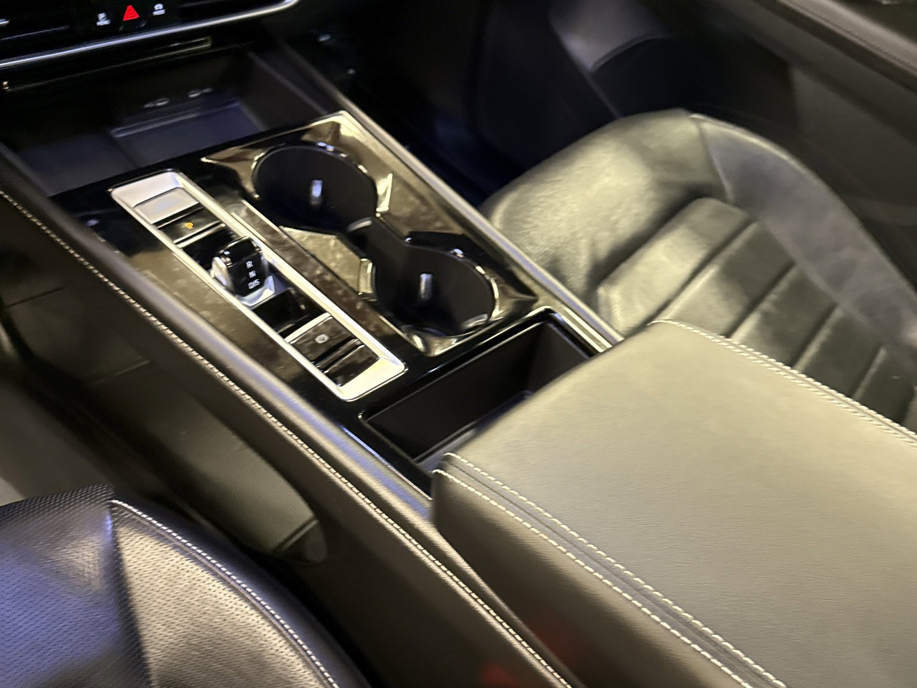 Used 2024 Volkswagen Atlas Cross Sport SEL image 9