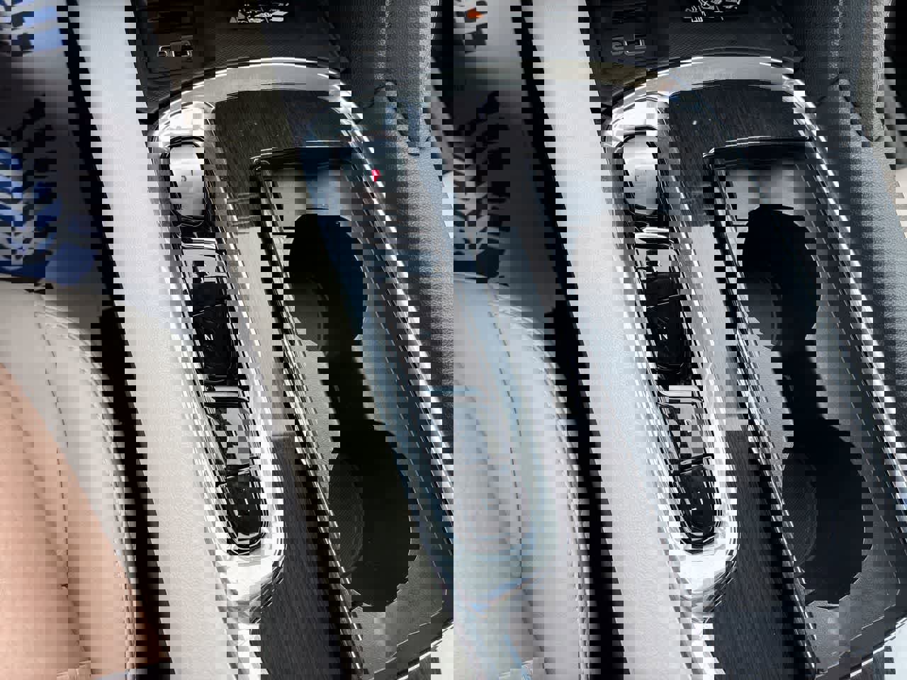 Used 2024 Buick Enclave Essence image 15