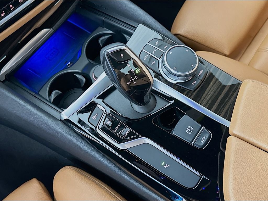 Used 2020 BMW 530i w/ Premium Package RWD image 17