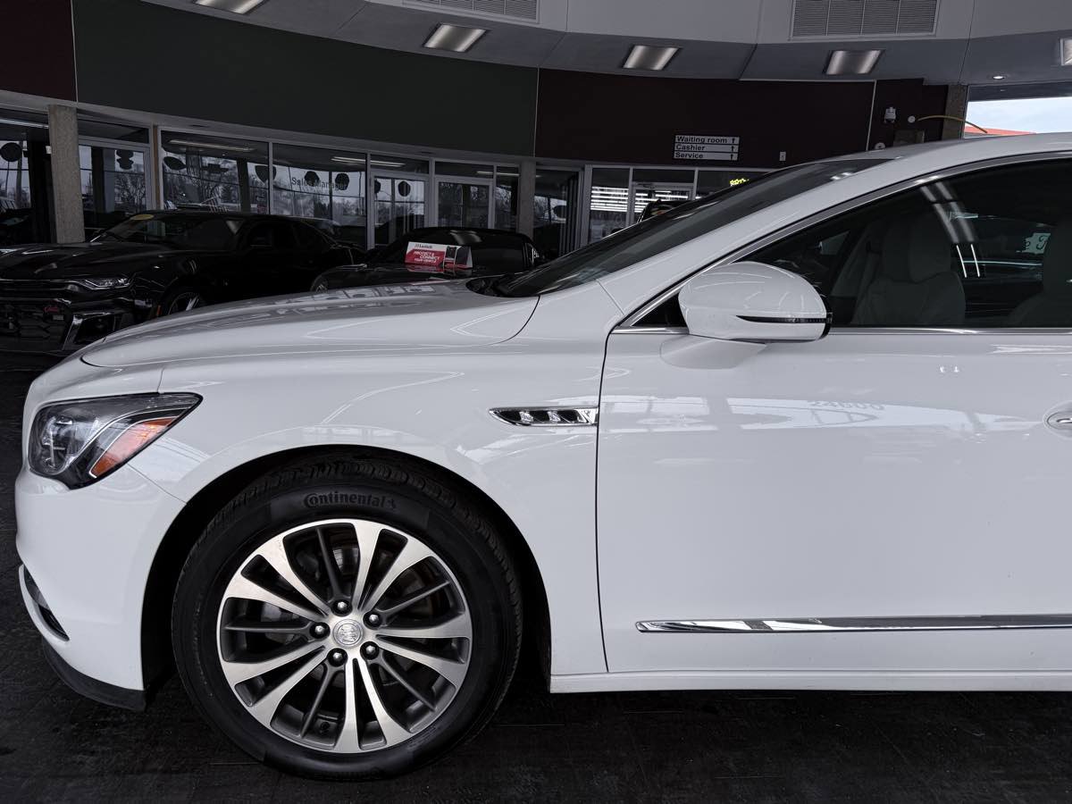 Used 2017 Buick LaCrosse Essence image 21