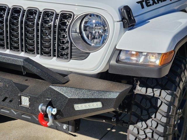 Used 2025 Jeep Gladiator Sport image 16