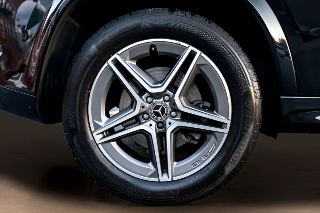 Used 2024 Mercedes-Benz GLE 450e 4MATIC w/ AMG Line Exterior image 41