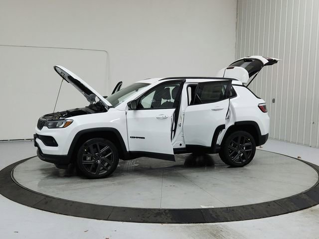 New 2026 Jeep Compass Latitude image 11