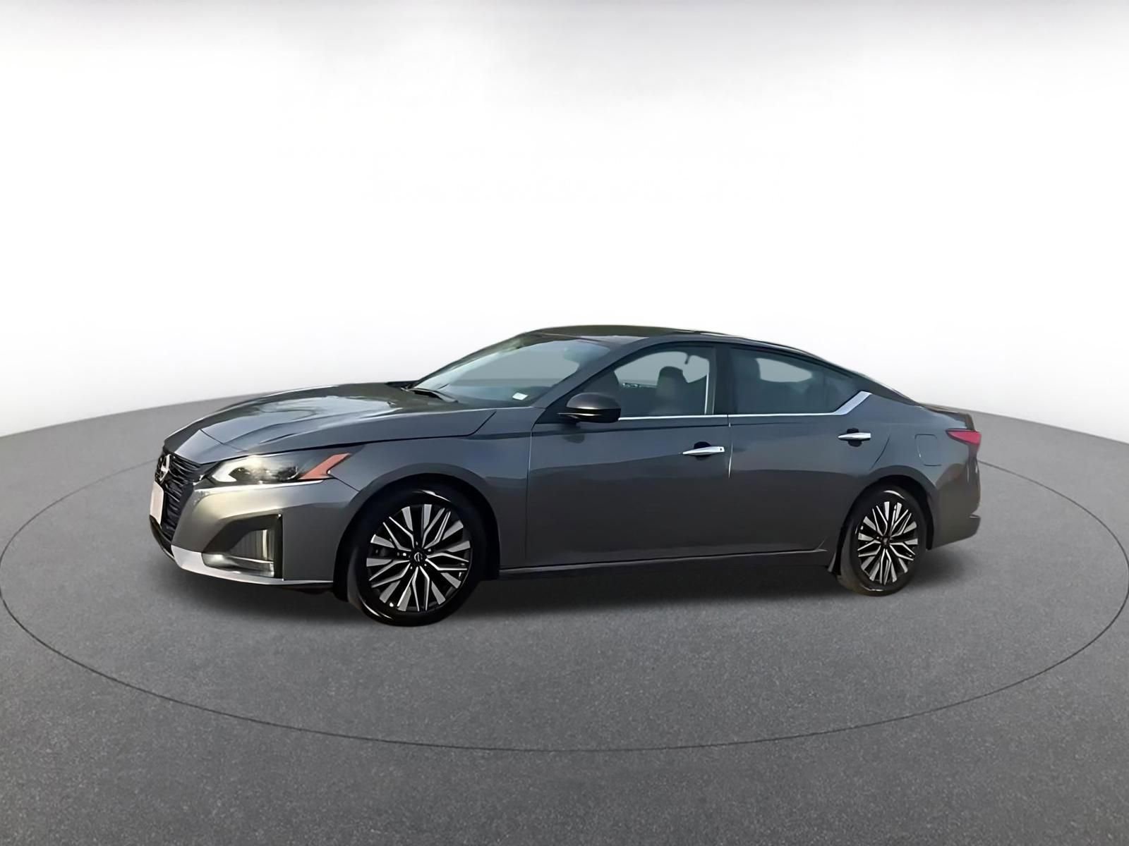 Used 2025 Nissan Altima 2.5 SV image 8