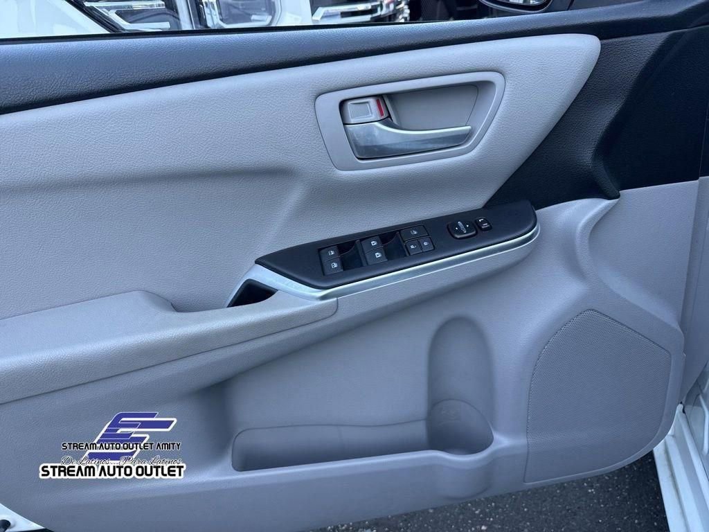 Used 2017 Toyota Camry LE image 12