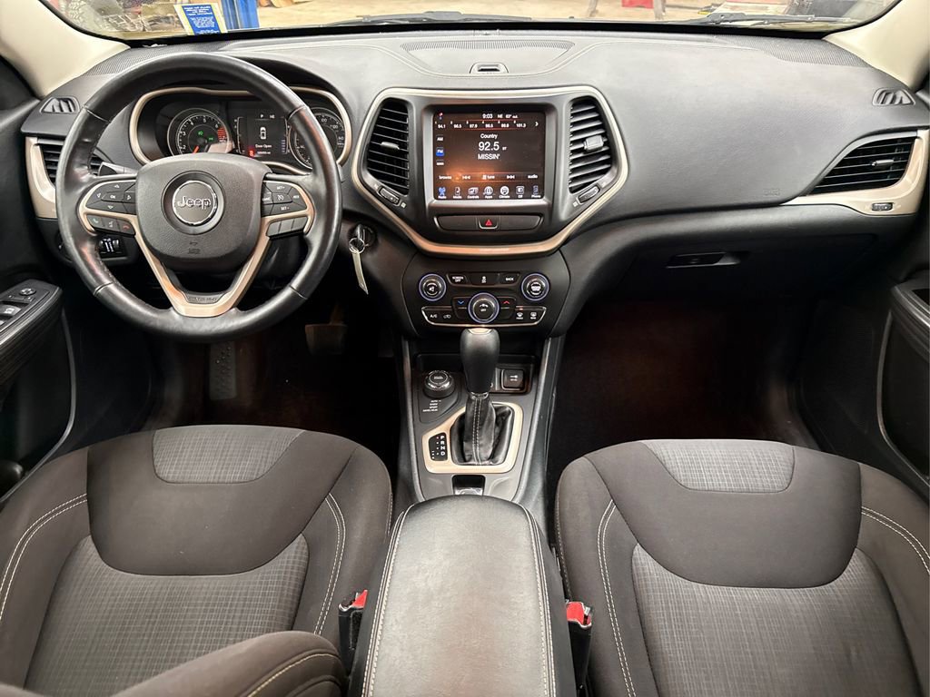 Used 2016 Jeep Cherokee Latitude w/ Cold Weather Group image 20