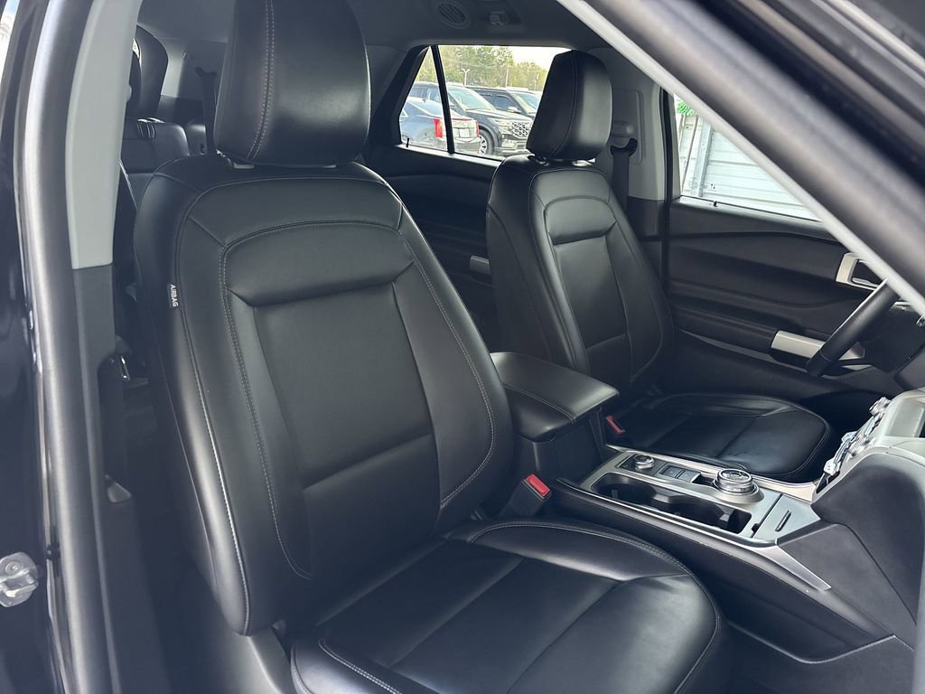 Used 2023 Ford Explorer XLT w/ Equipment Group 202A AWD/4WD image 25