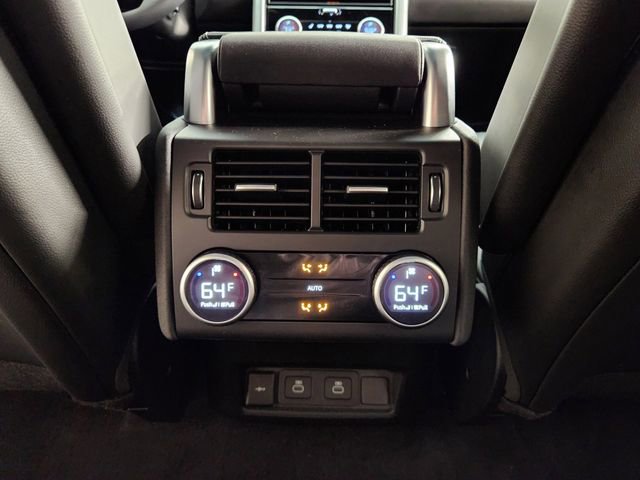 Used 2025 Land Rover Discovery Dynamic SE image 28