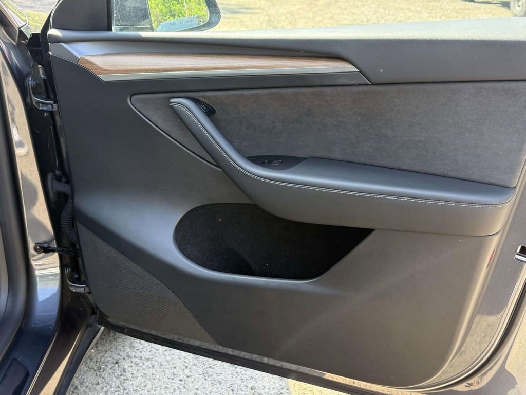 Used 2023 Tesla Model Y 2WD image 8