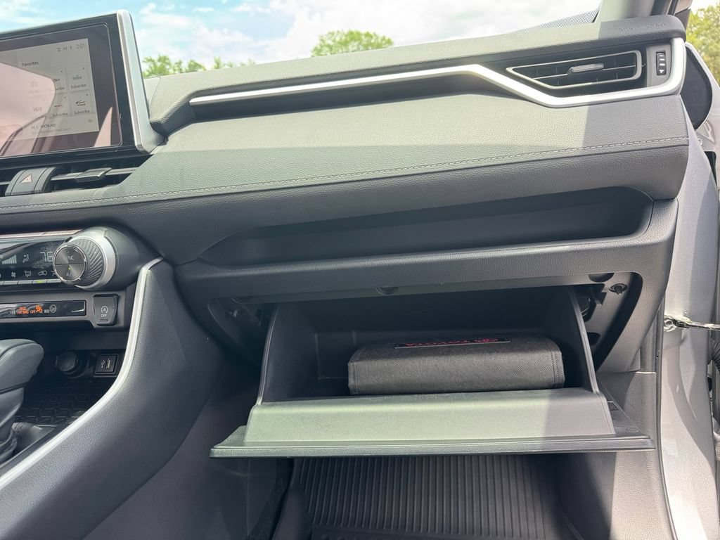 Used 2025 Toyota RAV4 XLE w/ Convenience Package FWD image 21