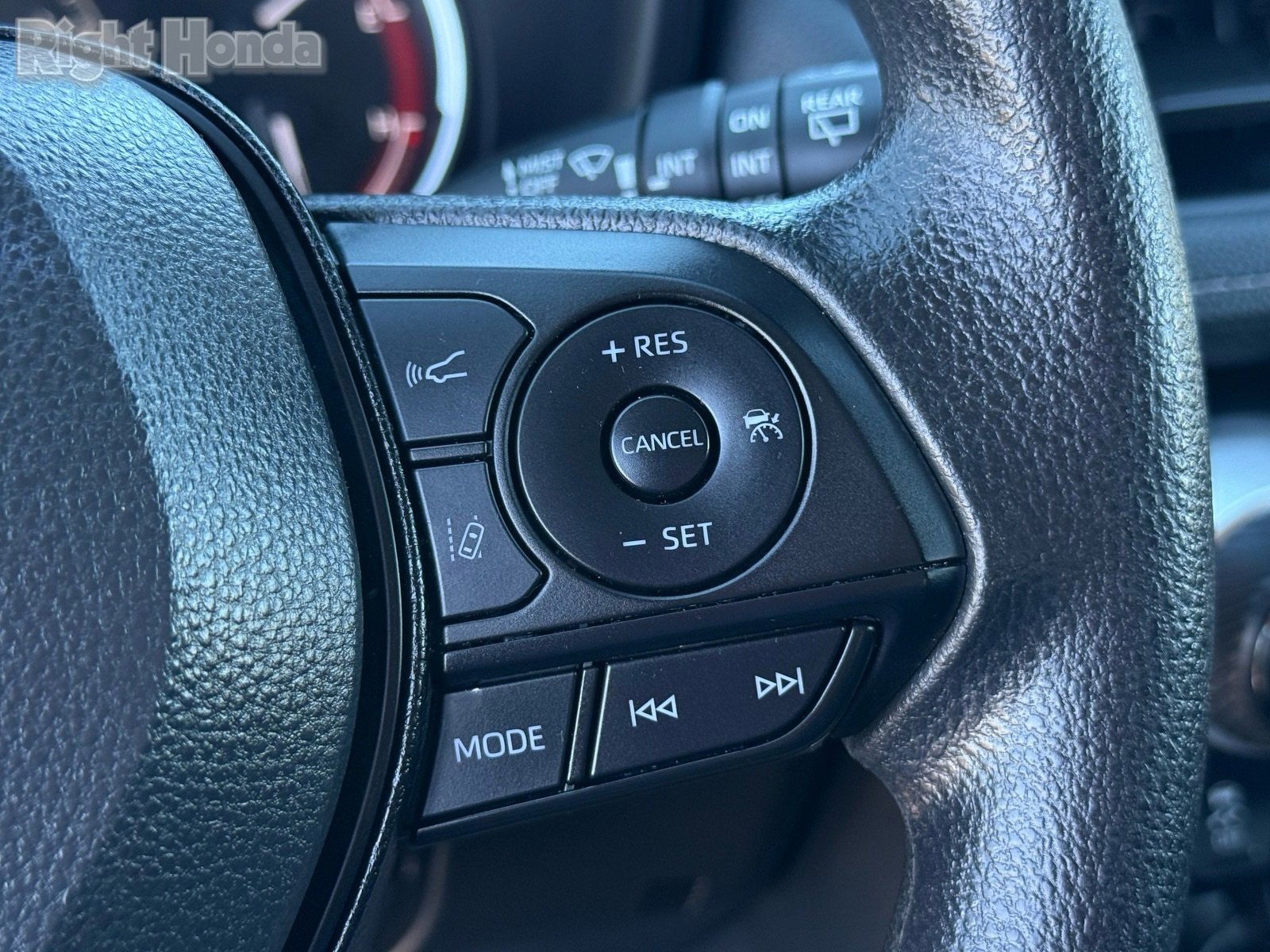 Used 2025 Toyota RAV4 XLE image 17