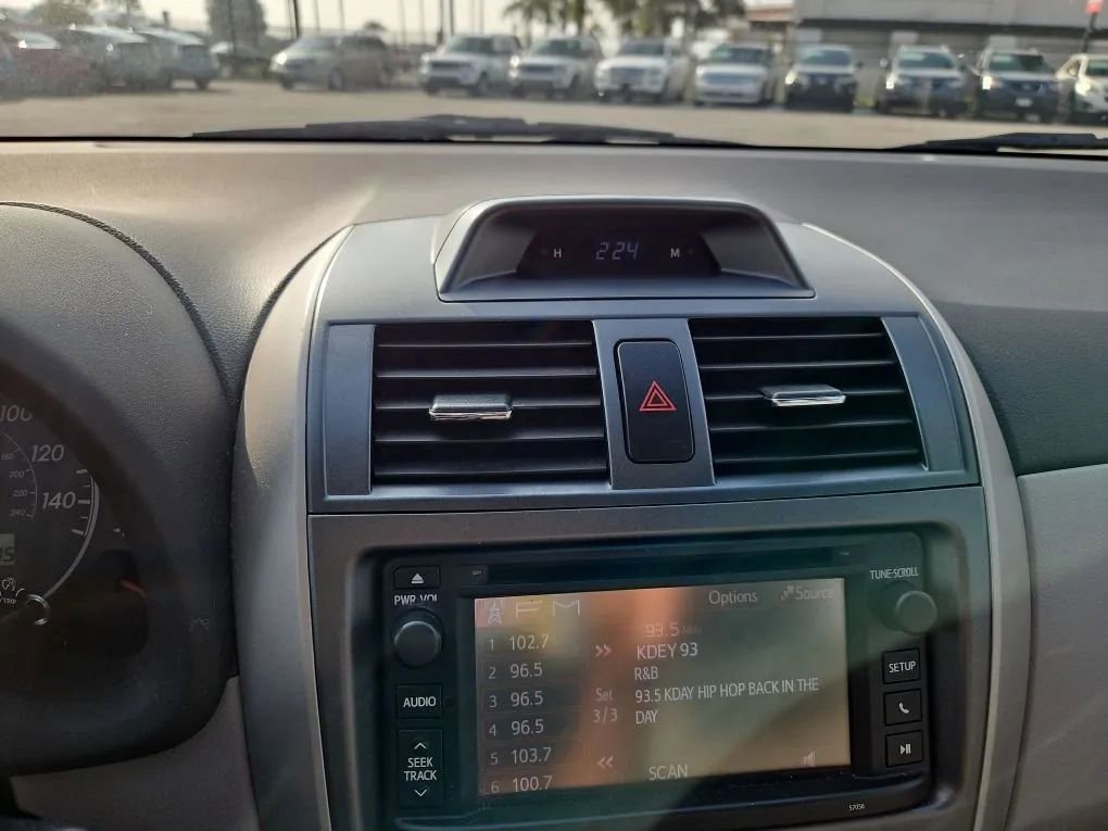 Used 2013 Toyota Corolla LE FWD image 27