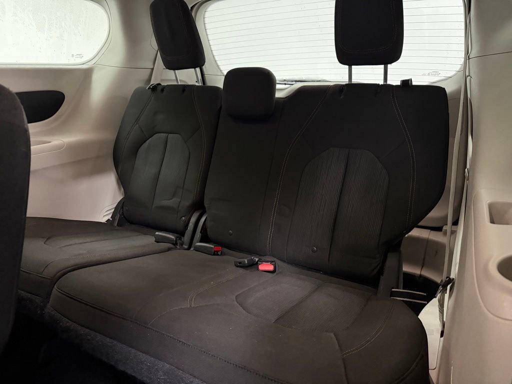 Used 2017 Chrysler Pacifica Touring image 21