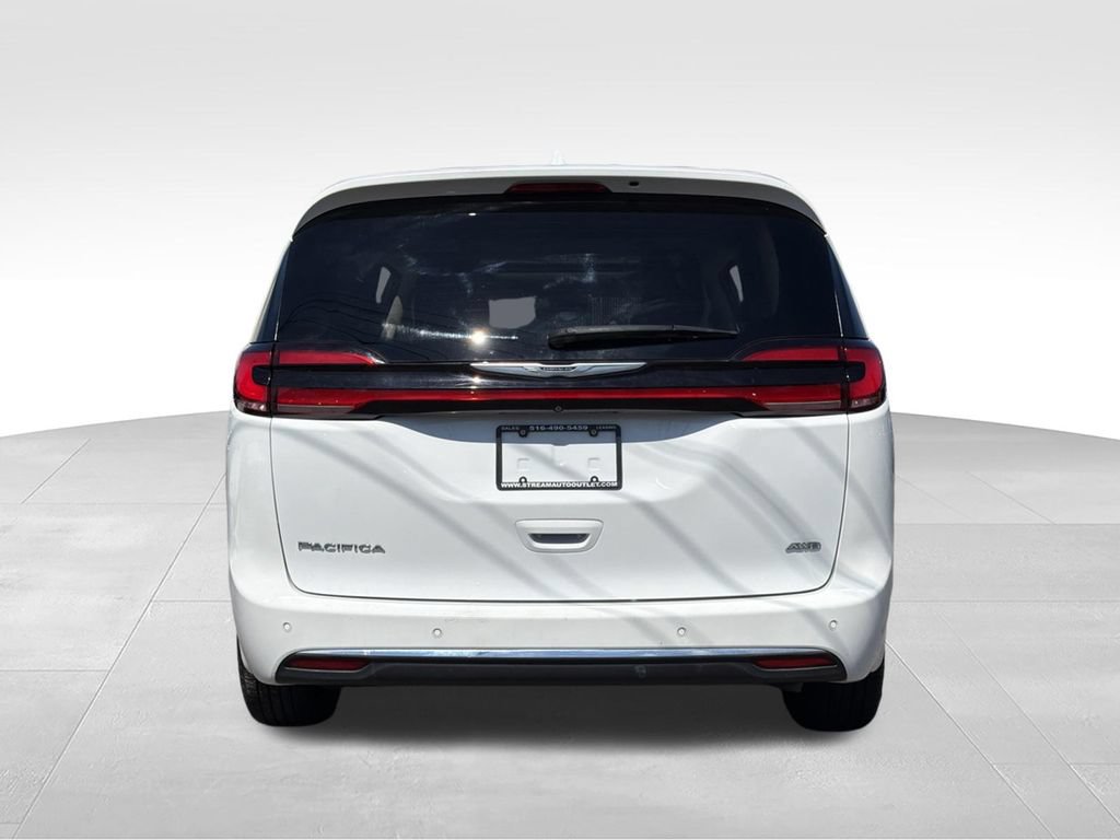 Used 2021 Chrysler Pacifica Touring-L w/ Uconnect Theater Family Group AWD/4WD image 6