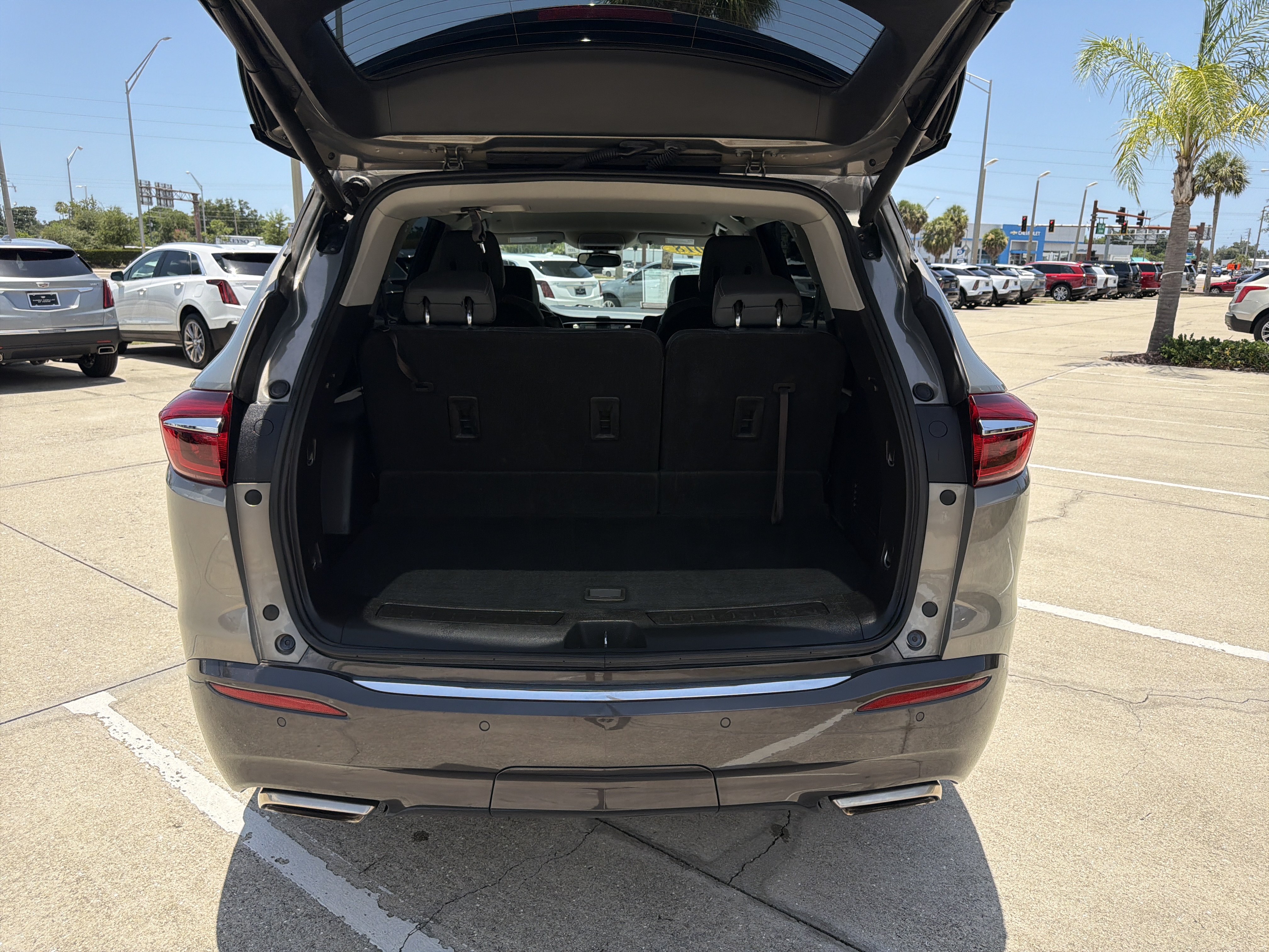 Used 2018 Buick Enclave Essence FWD image 12