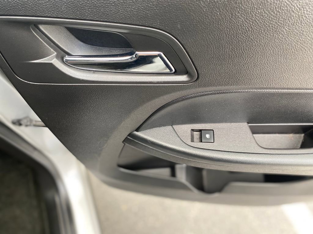 Used 2017 Chevrolet Equinox LT w/ Convenience Package image 14