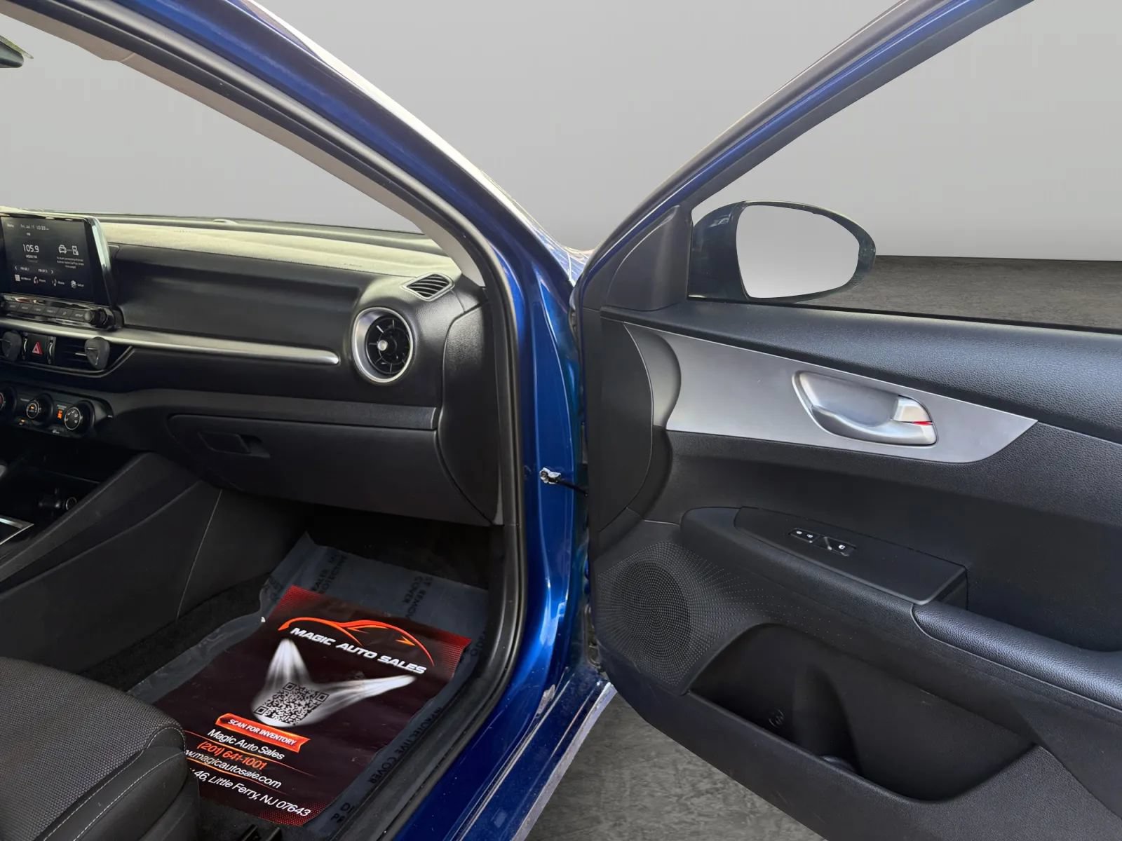 Used 2023 Kia Forte LXS w/ LXS Technology Package FWD image 19