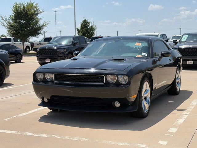 Used 2013 Dodge Challenger R/T RWD image 2