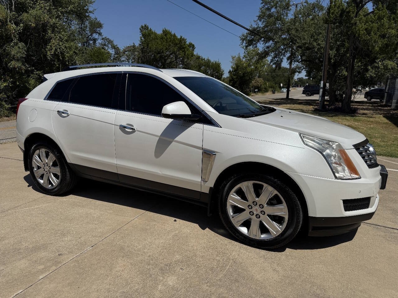 Used 2016 Cadillac SRX Luxury w/ Driver Awareness Package FWD image 15