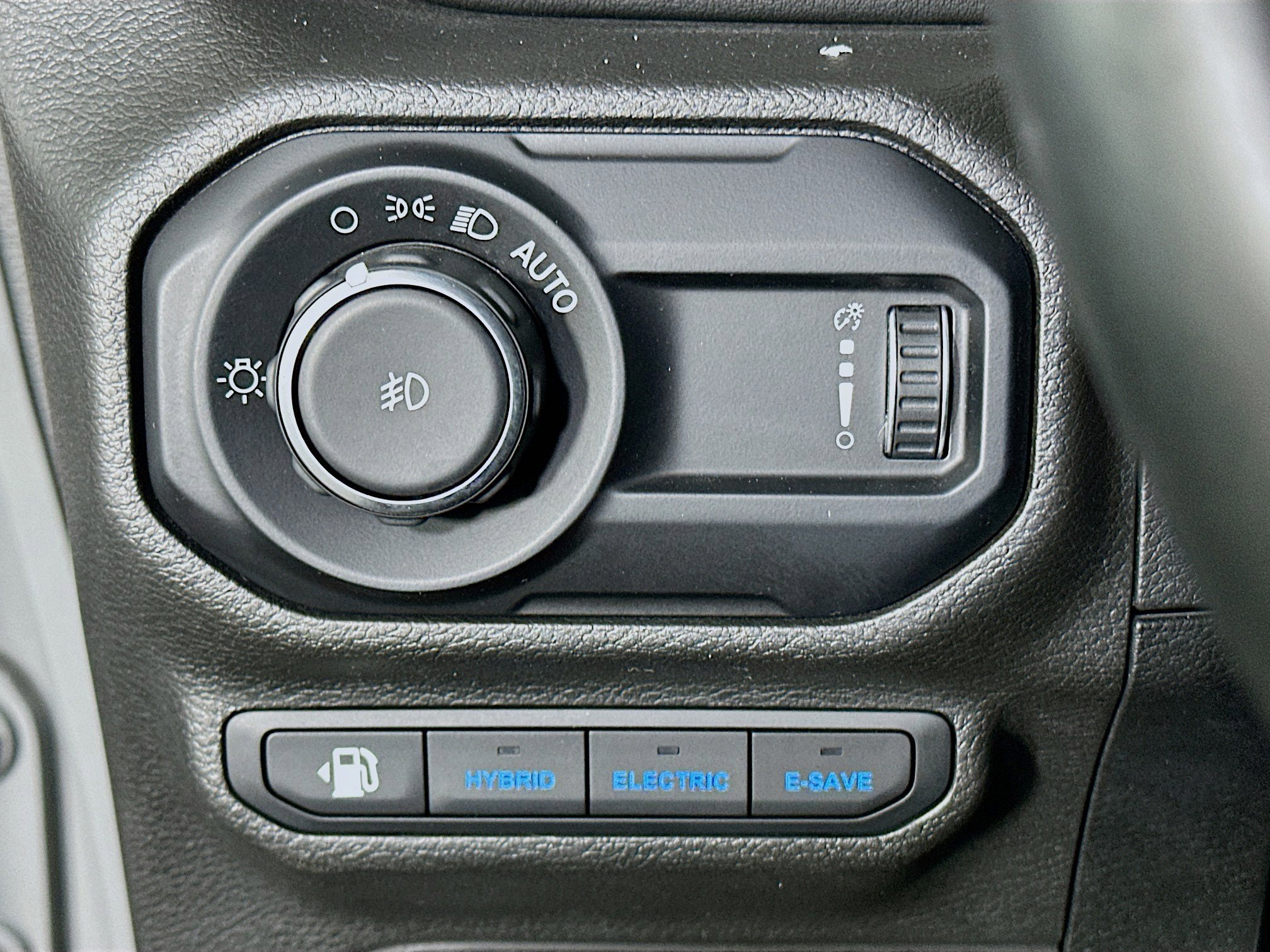 Used 2023 Jeep Wrangler Sahara w/ Cold Weather Group image 17