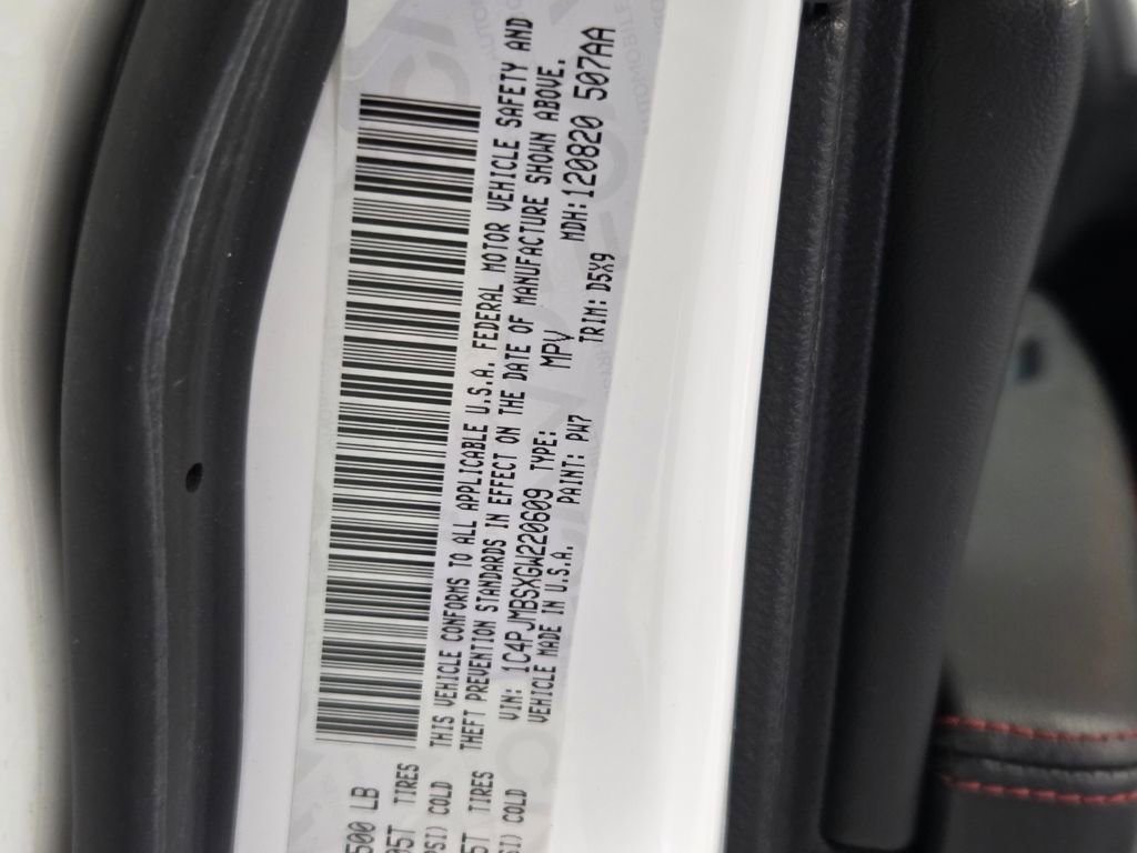 Used 2016 Jeep Cherokee Trailhawk w/ Cold Weather Group image 25