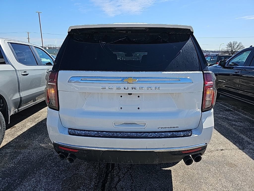 Used 2023 Chevrolet Suburban Premier image 9