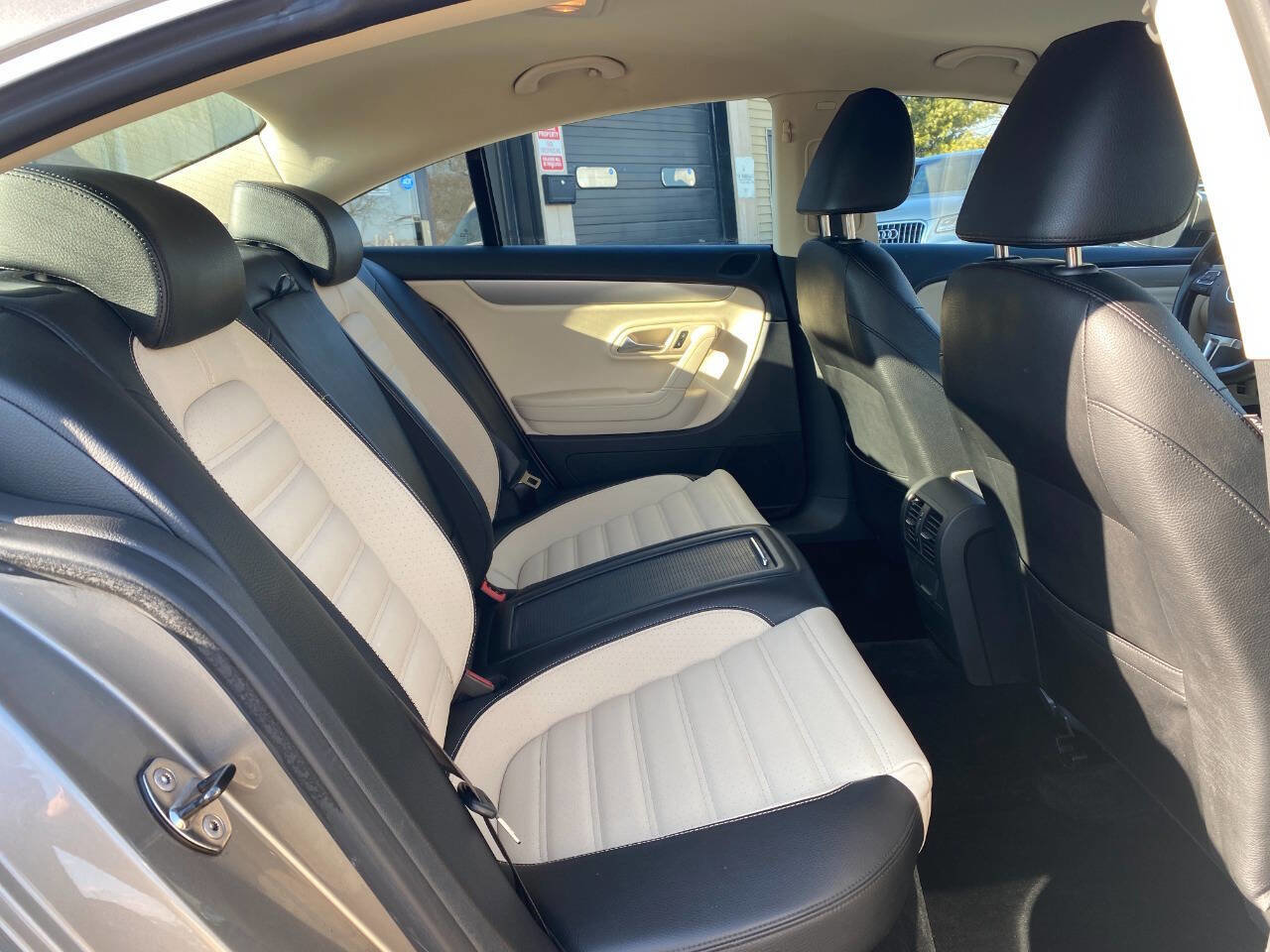 Used 2011 Volkswagen CC Sport image 26