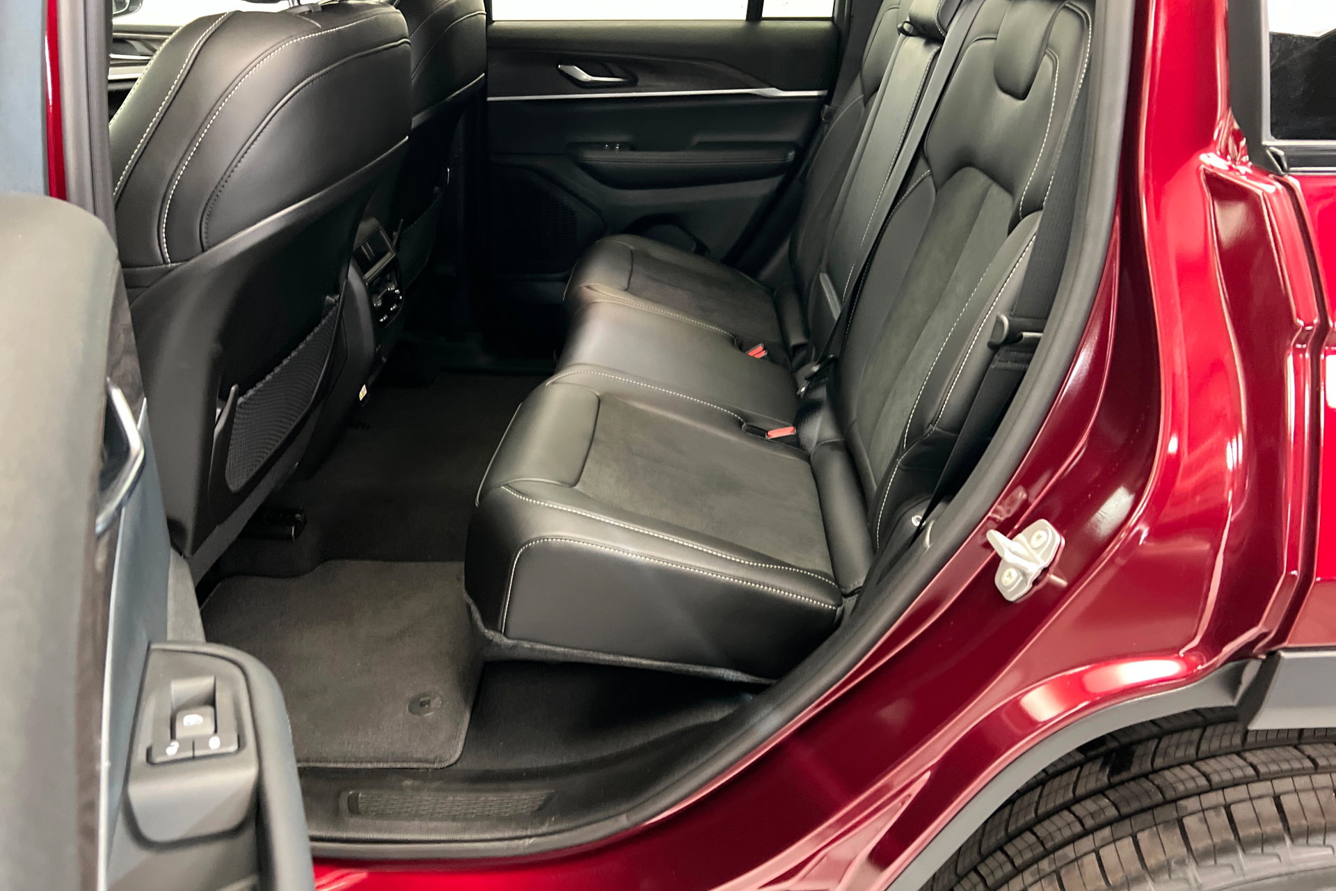 New 2026 Jeep Grand Cherokee Altitude AWD/4WD image 21