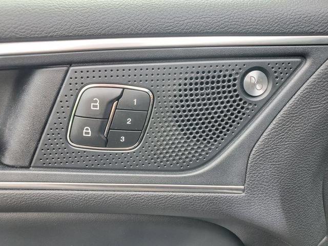 Used 2019 Ford Edge Titanium w/ Equipment Group 301A AWD/4WD image 17