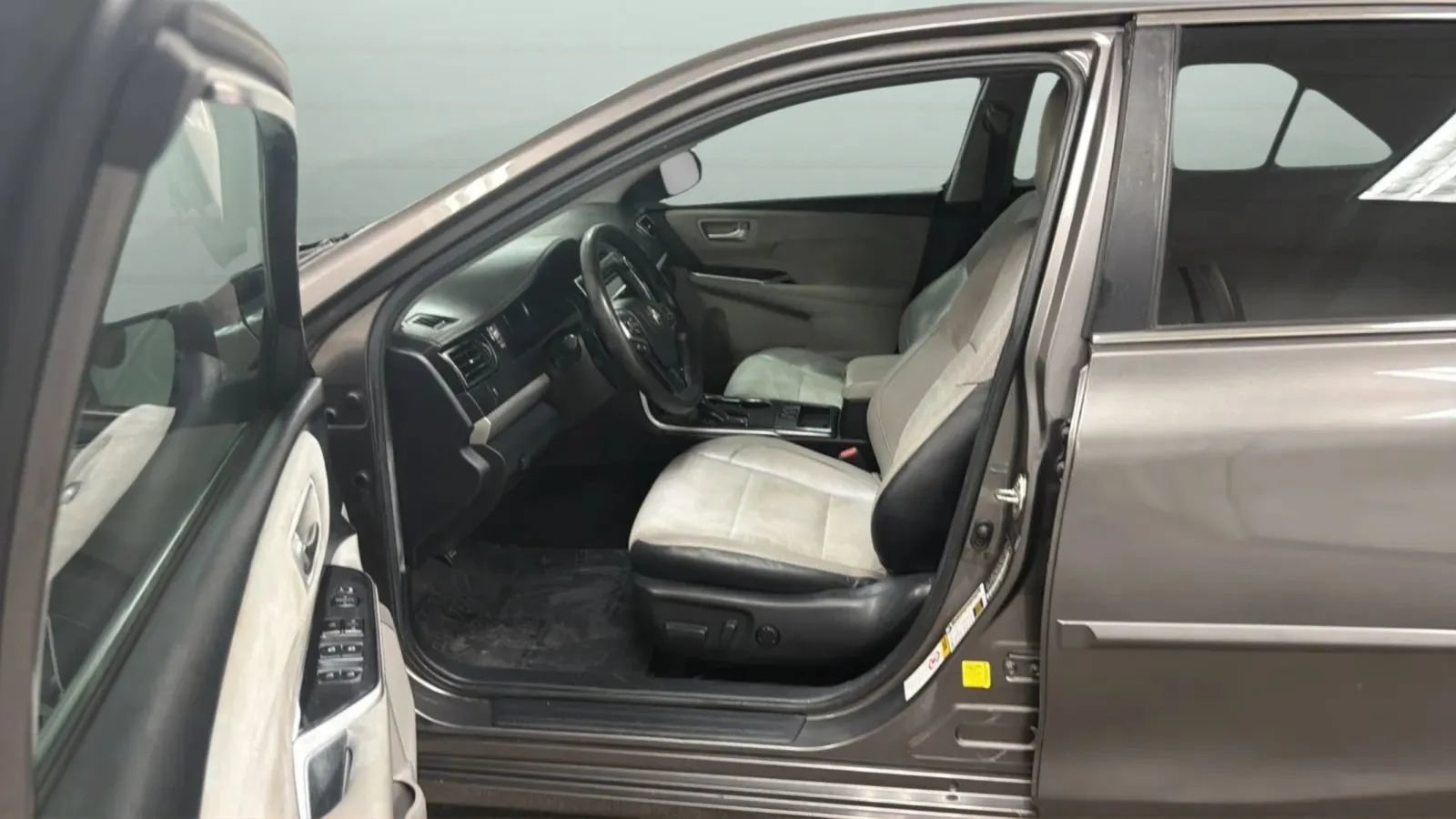 Used 2017 Toyota Camry XSE w/ Moonroof Package FWD image 20