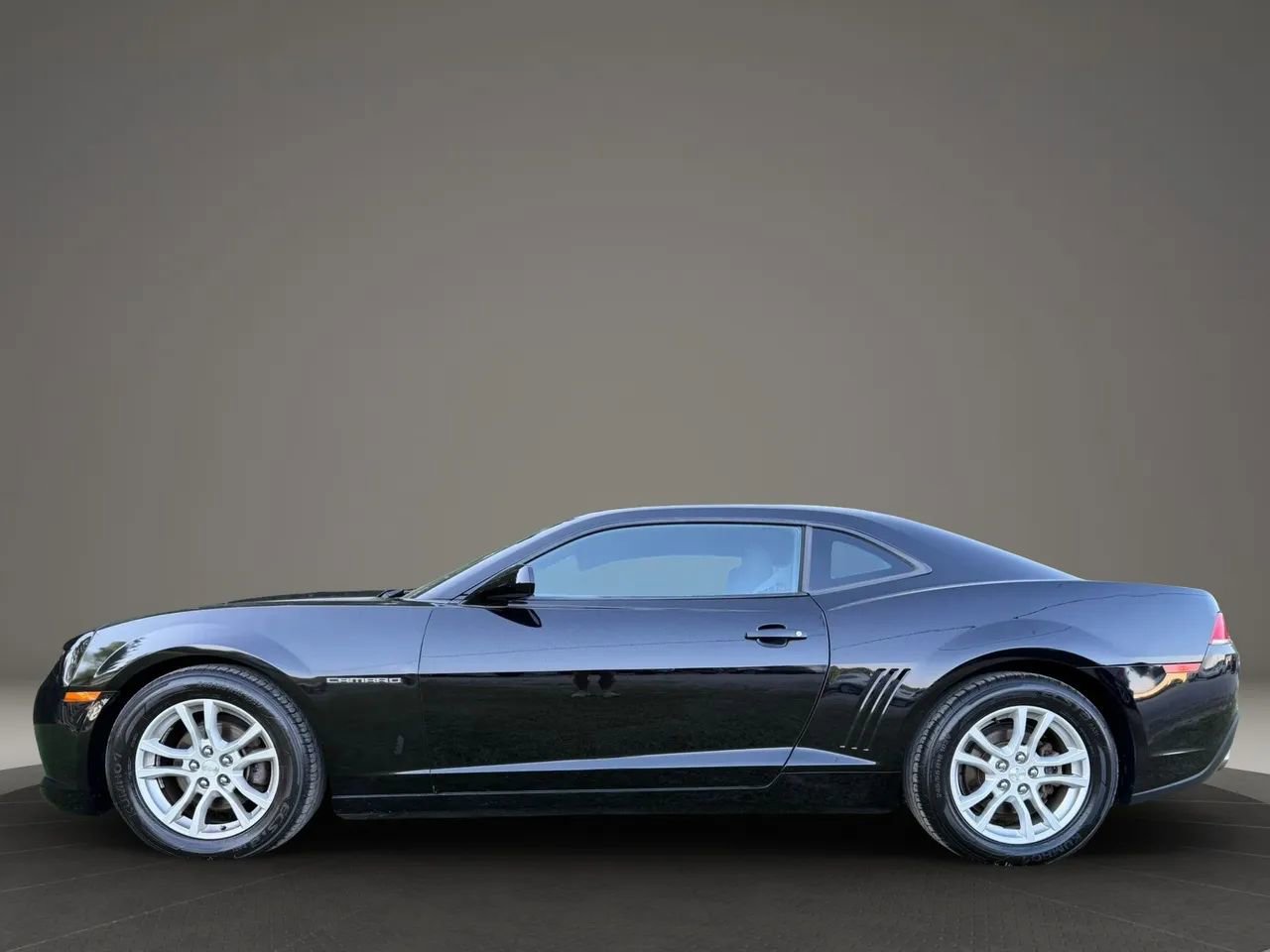 Used 2014 Chevrolet Camaro LS RWD image 2