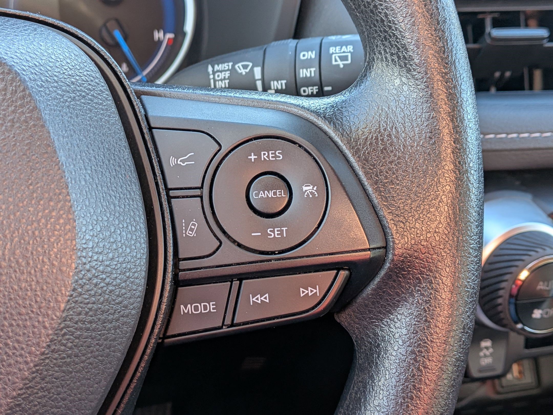 Used 2025 Toyota RAV4 XLE image 19