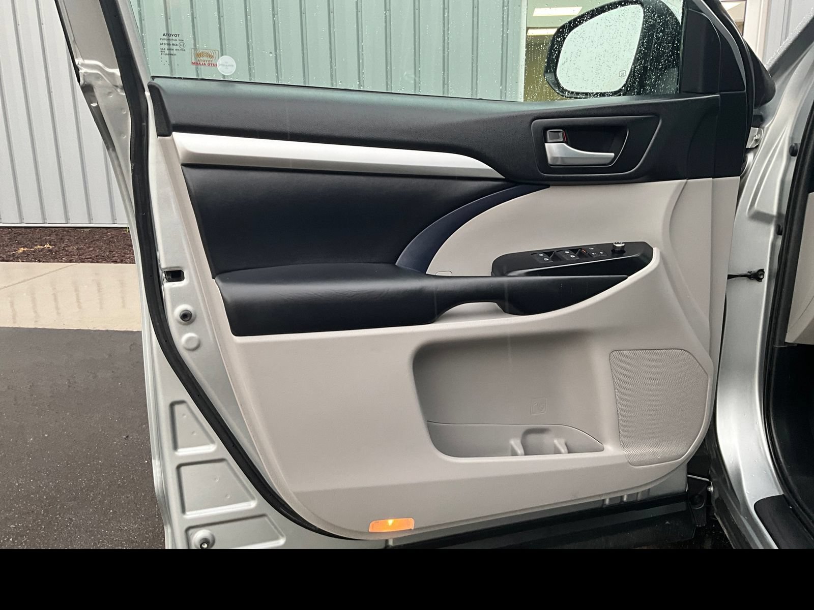 Used 2019 Toyota Highlander XLE AWD/4WD image 24